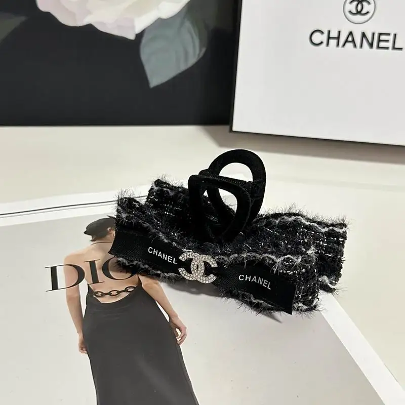 Chanel Hair grab clip hh53